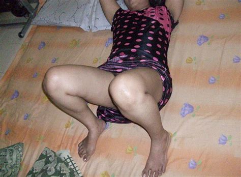 Indian Girl Bhavna Posing Nude On Bed Indian Sex Photos