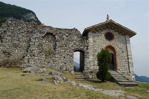 Castello Dell Innominato Si Trova A Vercurago In Provincia Di Lecco