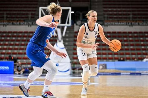 Bologna Dinamo Women Sassari Nel Terzo Quarto Cede Il Passo Alla