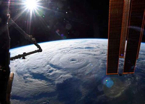 La Estación Espacial Internacional evita colisión con escombros