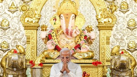 PM Narendra Modi Visits Pune’s Famous Dagdusheth Ganpati Temple; Here’s ...