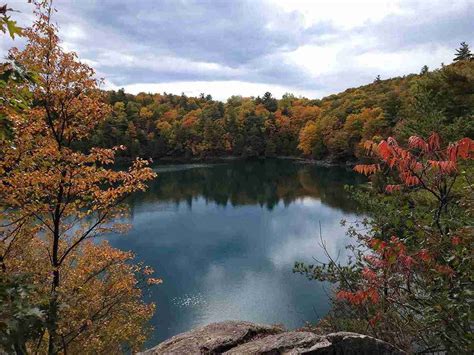 Complete Guide To Pink Lake In Gatineau Park 2024