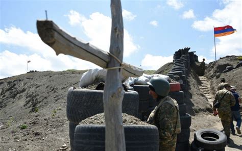 Quase Soldados Arm Nios Morrem Em Confrontos Azerbaij O Mundo