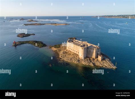 France Finistère Baie de Morlaix Plouezoc h Château du Taureau le