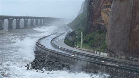 Cyclone Freddy La Route Du Littoral Ferm E La Circulation Partir