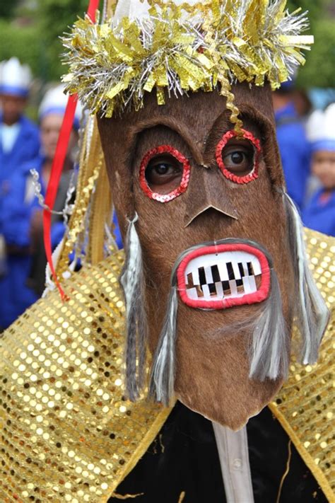 SECULT Tradicional Folia De Folia De Reis Ocupa Ruas De Muqui