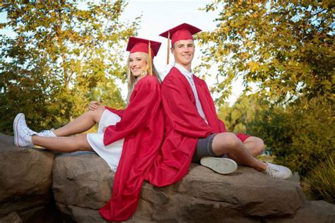 Best Of Seniors Gallery Graduation Picture Poses Couple Graduation Pictures Graduation Pictures