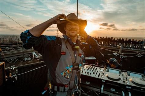 Diplo is the first ever DJ to play a set on top the Sydney Harbour ...