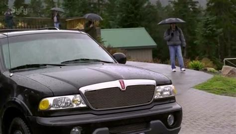 IMCDb Org 1998 Lincoln Navigator UN173 In Bionic Woman 2007