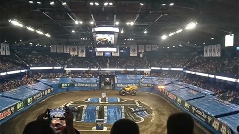 Monster Jam Rosemont Il 2022 Wild Side And Earthshaker Head To Head