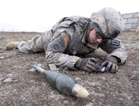 Explosive Ordnance Disposal Soldiers learn leadership skills | Article ...