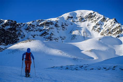 Frau Auf Skitour Steigt Auf Zum Bild Kaufen 71327250 Image