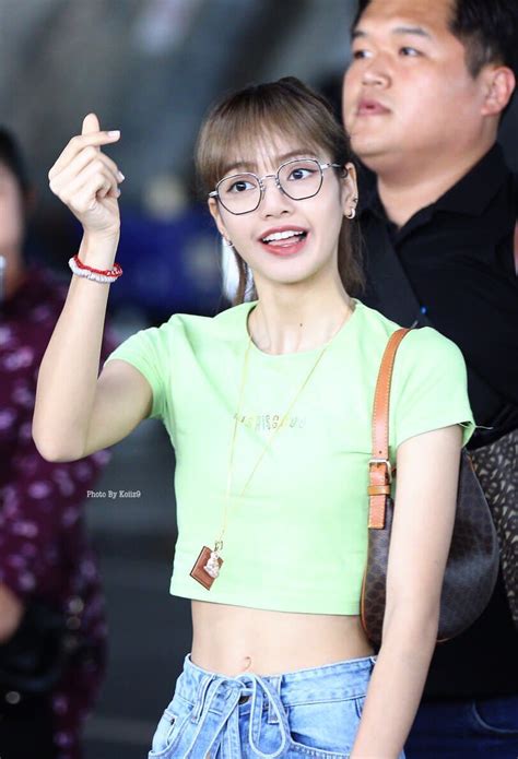 Образ Лисы (BLACKPINK) в аэропорту привлёк внимание нетизенов - YesAsia.ru