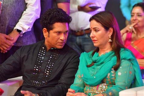 Mumbai:Former Cricketer Sachin Tendulkar with wife Anjali Tendulkar ...