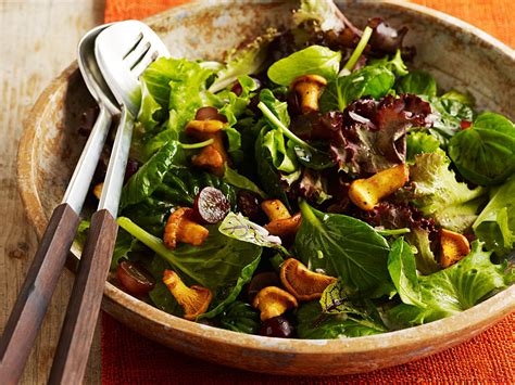 Herbstsalat mit Eierschwämme und Trauben Leckere salate Herbst salat