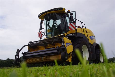 New Holland Gras Hakselen Met New Holland FR 550 Trekkerweb Nl