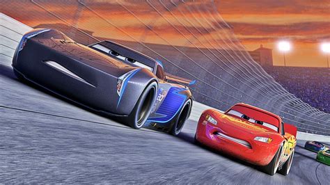 Jackson Storm vence Relâmpago McQueen em novo trailer de Carros 3