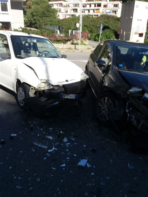 Messina Ennesimo Incidente Allo Svincolo Di Giostra Auto Distrutte