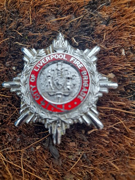 Liverpool Fire Brigade 1963 To 1974 Cap Badge | jsf-collectables