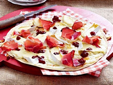 Flammkuchen Mit Camembert Und Preiselbeeren Rezept Lecker