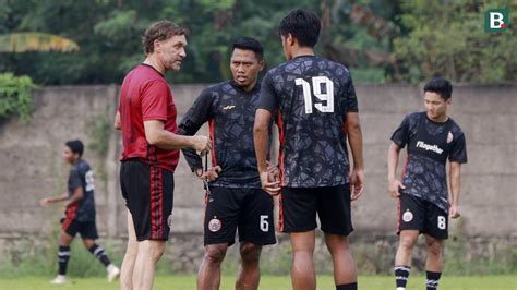 BRI Liga 1 Thomas Doll Pusing Banyak Pemain Persija Dipanggil Timnas