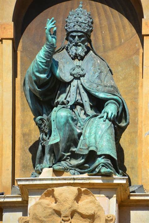 Pope Gregory Xiii Statue Bronze Statue By Alessandro Menganti In Front