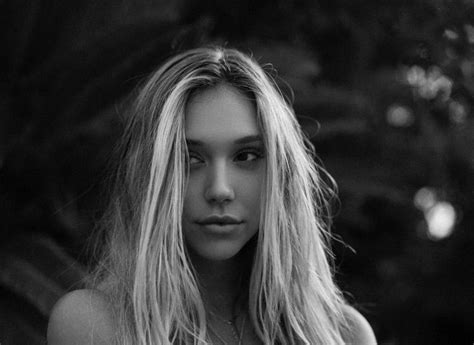 Pin On Alexis Ren