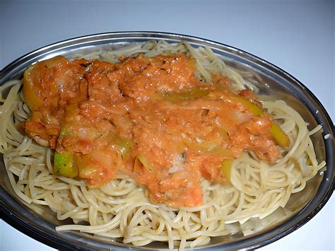 Recette De Spaghettis Semi Complets La Sauce Tomate Thon Poireaux