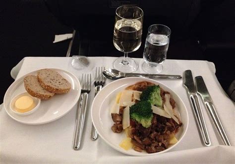 Review: Qantas Boeing 747 business class - Executive Traveller