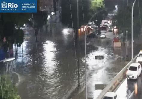 Notícias Temporal põe Rio em estágio de atenção e provoca alagamentos