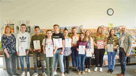 Zehn Schüler der Freiherr vom Stein Schule gewinnen Preise bei