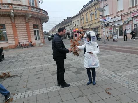 Podela Badnjaka U Sremskoj Mitrovici Moj Grad Sm