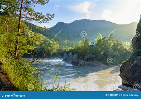 Puente Colgante a La Isla De Patmos Chemal República De Altai Rusia