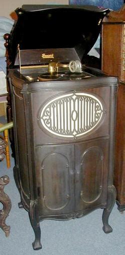 Phonograph Brunswick Model 135 Upright Disc