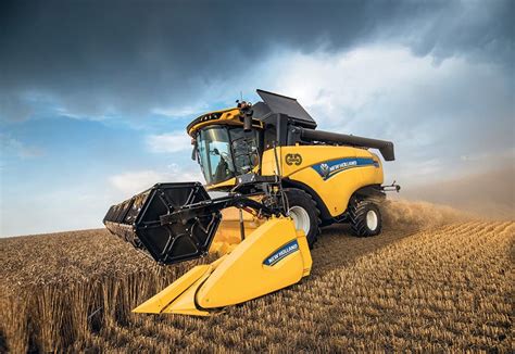 New Holland Agriculture Lance La Gamme De Moissonneuses Batteuses CH