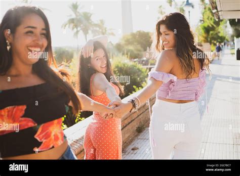 Latina M Dchen Fotos Und Bildmaterial In Hoher Aufl Sung Alamy