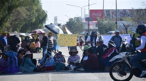 Vecinos De Quillacollo Mantienen Bloqueo En La Avenida Blanco Galindo