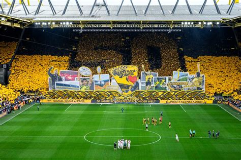 Bvb Fans Pr Sentieren Zum Geburtstag Riesige Choreo Jahre