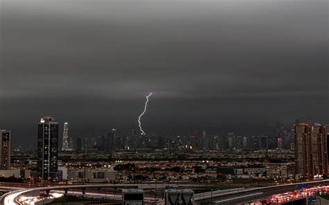 Fotos Emiratos Bajo El Agua Tras Sus Peores Lluvias En A Os