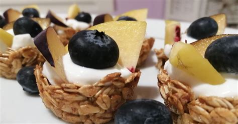 A CASA DI LORY CESTINI AI FIOCCHI DI AVENA CON YOGURT E FRUTTA