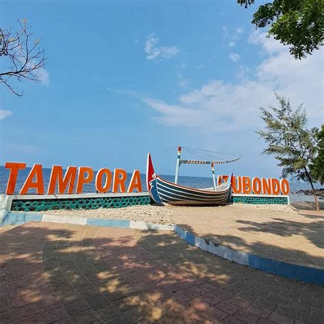 Pantai Tampora Situbondo Hamparan Pasir Putih Dan Perairan Laut Yang