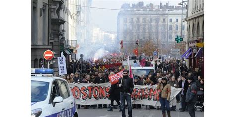 Manifestation Lappel Du Collectif De Vigilance Contre Lextr Me