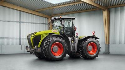 Claas Agricoltura Claas Xerion Con Una Trasmissione Di Nuova