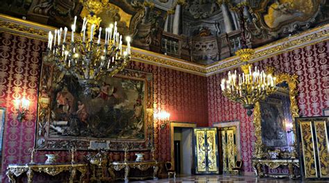 Palazzo Reale Di Napoli Apertura Serale A Euro