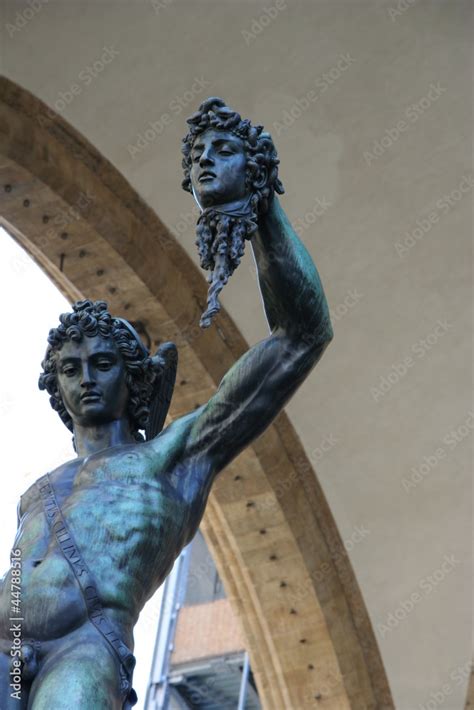 Statua Perseo Con La Testa Di Medusa Firenze Benvenuto Cellini Stock