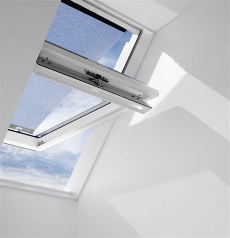 VELUX Fenêtre de toit à rotation manuelle GGU Confort SK08 114x140