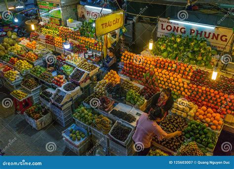 DA LAT / VIETNAM, 2 SEPTEMBER 2018 - Fruits and Vegetables on a Market ...