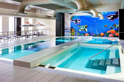 8 Best Hotel Pools in Canada for Families - TravelMamas.com