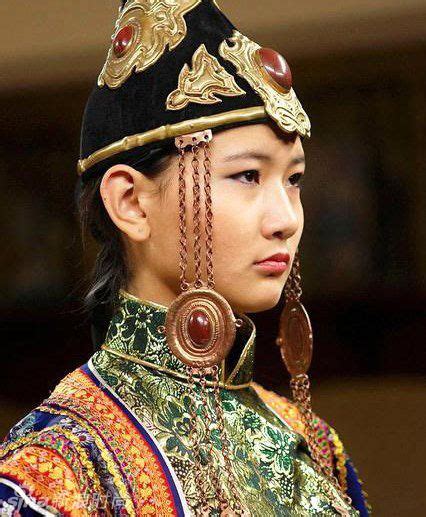 Mongolia | Fashion show at Torgo house. Ulaan Bator. | © Philippe ...