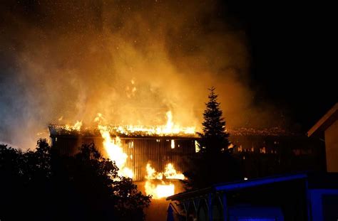 Scheunenbrand In Gingen An Der Fils Dutzende K He Vor Den Flammen